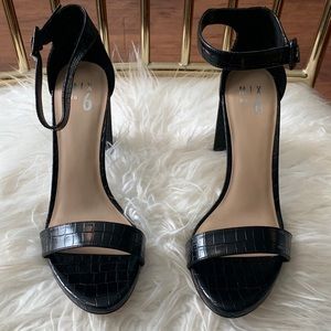 Mix No 6 Black Block Sandals New in Box